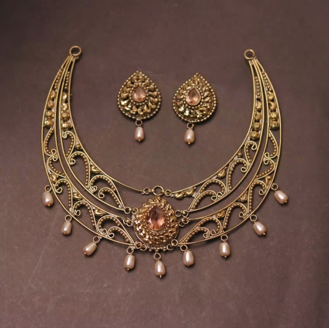 Chondra Necklace product image